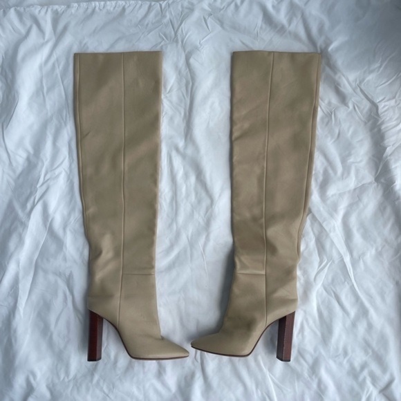 Yves Saint Laurent Shoes - Saint Laurent Ivory Leather Pull On Boots/Booties Cream